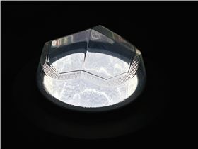 導光管采光系統(tǒng)在漆黑的室外散發(fā)鉆石光芒
